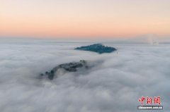 三峡库区沿江小镇现平流